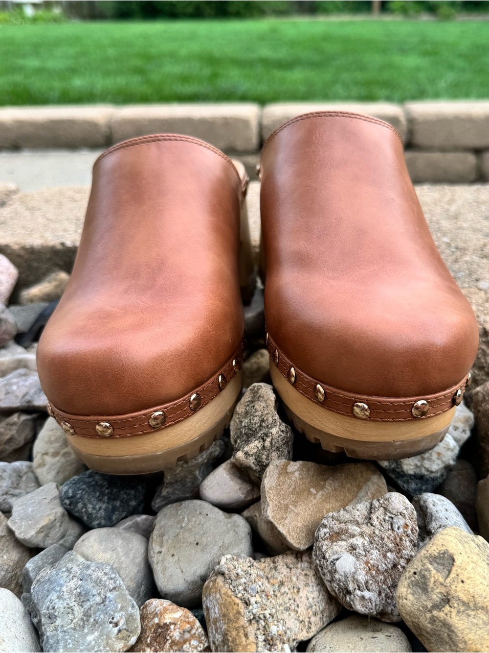 Madden Girl Tan Studded Platform Clog Mules Heels - Picture 2 of 8